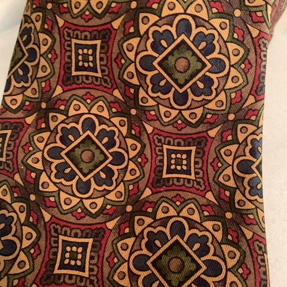 VINTAGE BURBERRYS OF LONDON Tie 100% Pure Silk RARE Medallion Print - Picture 3 of 6